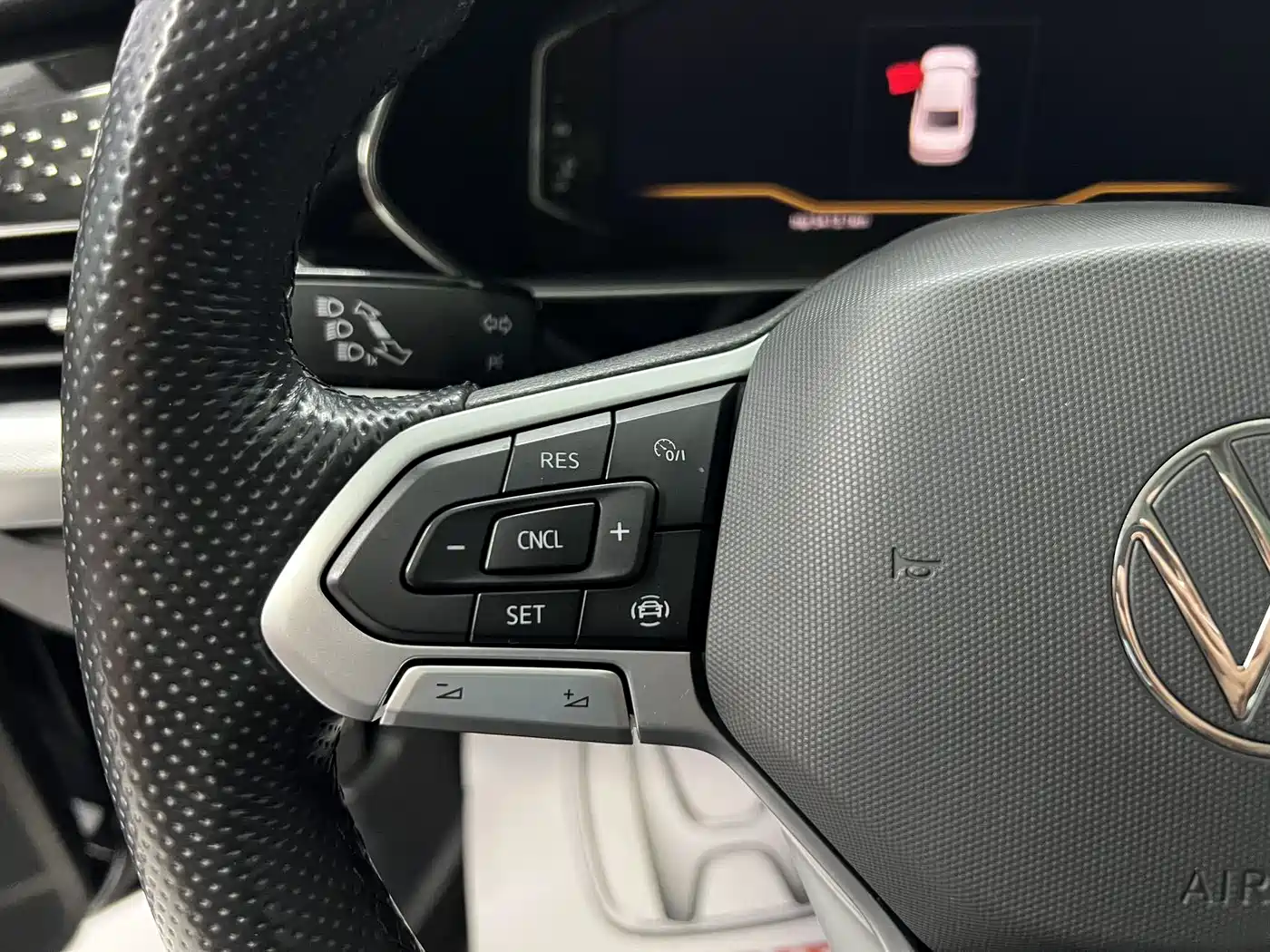 Volkswagen Passat 2022 280TSI Elite Edition фото 11