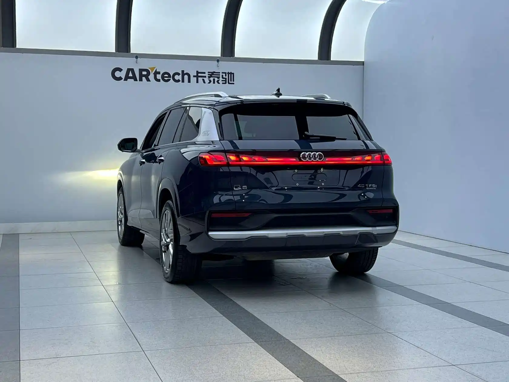 Photo 4 - Audi Q6