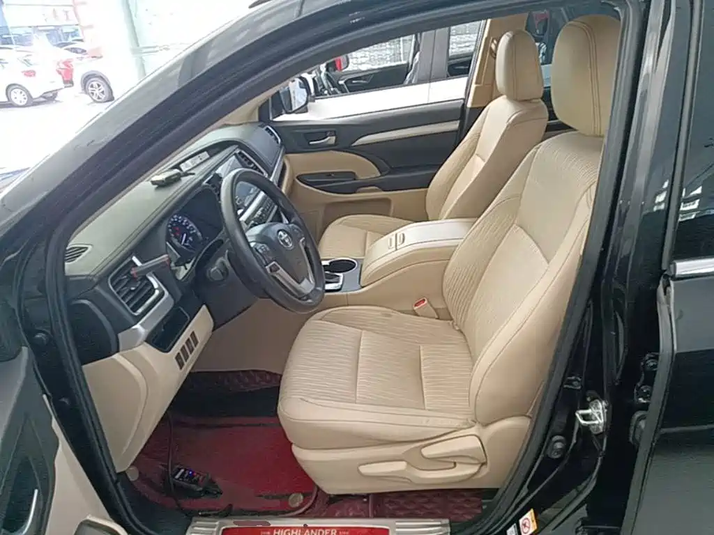 Фото 14 - Toyota Highlander