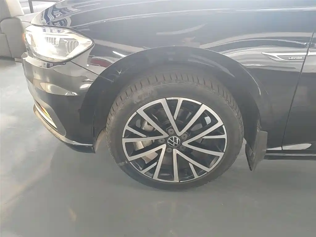 Volkswagen Lavida 2021 280TSI DSG Luxury Edition фото 23