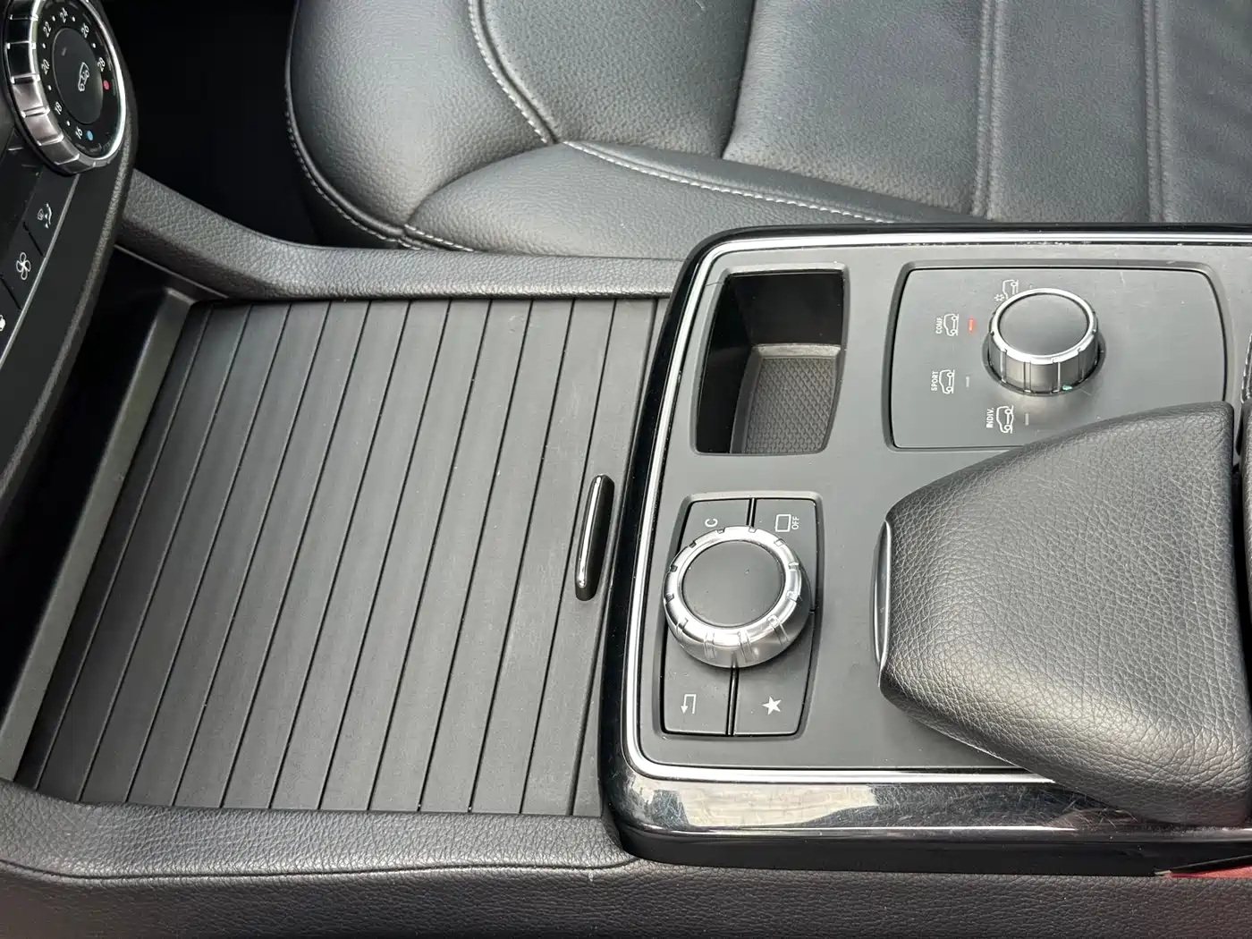 Mercedes-Benz GLE Coupe 2015 GLE 320 4MATIC Coupe SUV фото 18