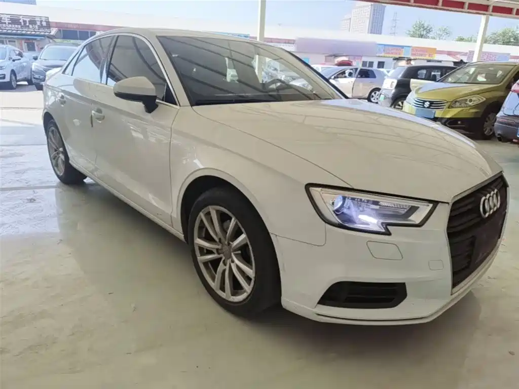 Audi A3 2018 30th Anniversary Limousine 35 TFSI Progressive фото 4