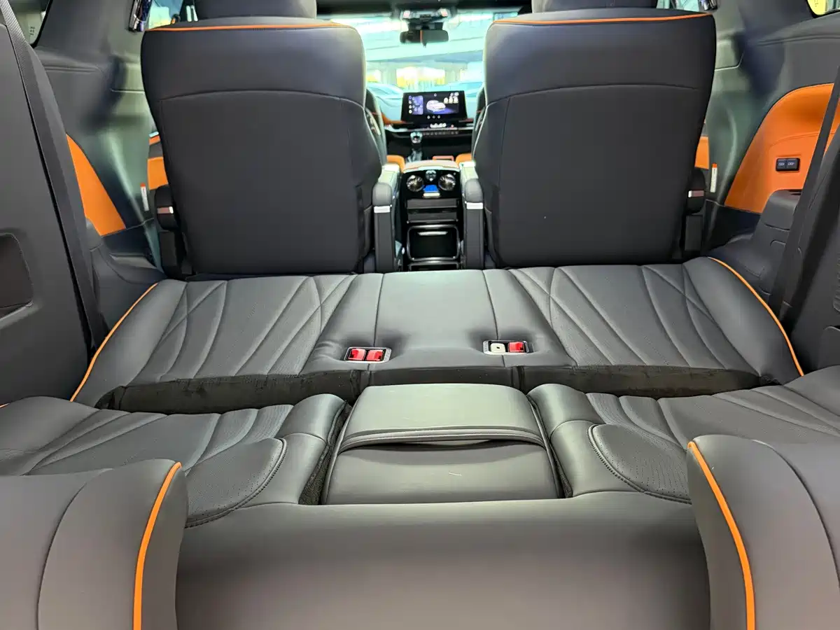 Toyota Granvia 2025 2024 2.5L Hybrid Luxury