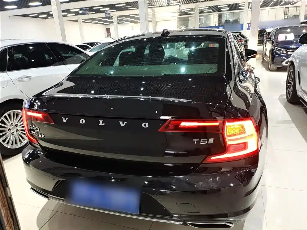 Фото 22 - Volvo S90