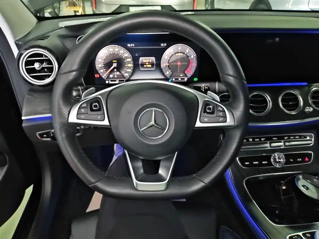 Mercedes-Benz E-Class 2018 E 200 L Sport фото 11