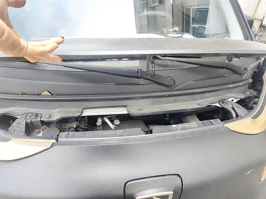 BAOJUN E200