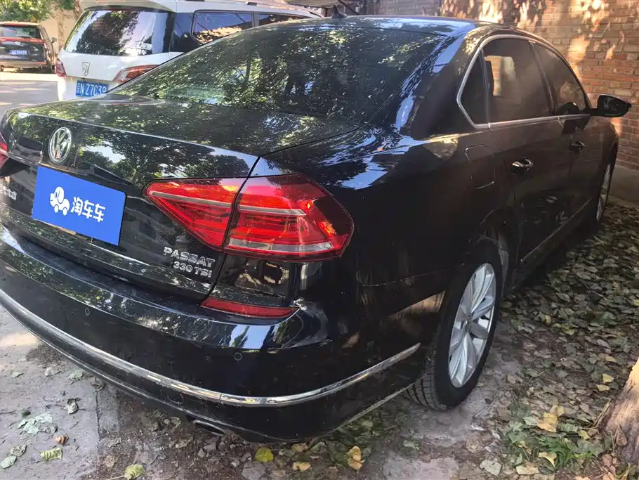 Volkswagen Passat 2016 330TSI DSG Honor Edition фото 3