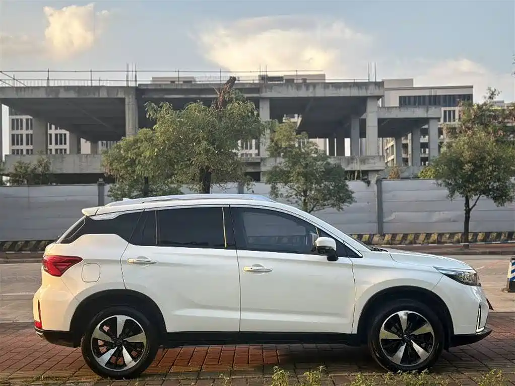 GAC Trumpchi Trumpchi GS4 2019 270T Automatic 2WD Luxury Smart Connect Edition фото 2