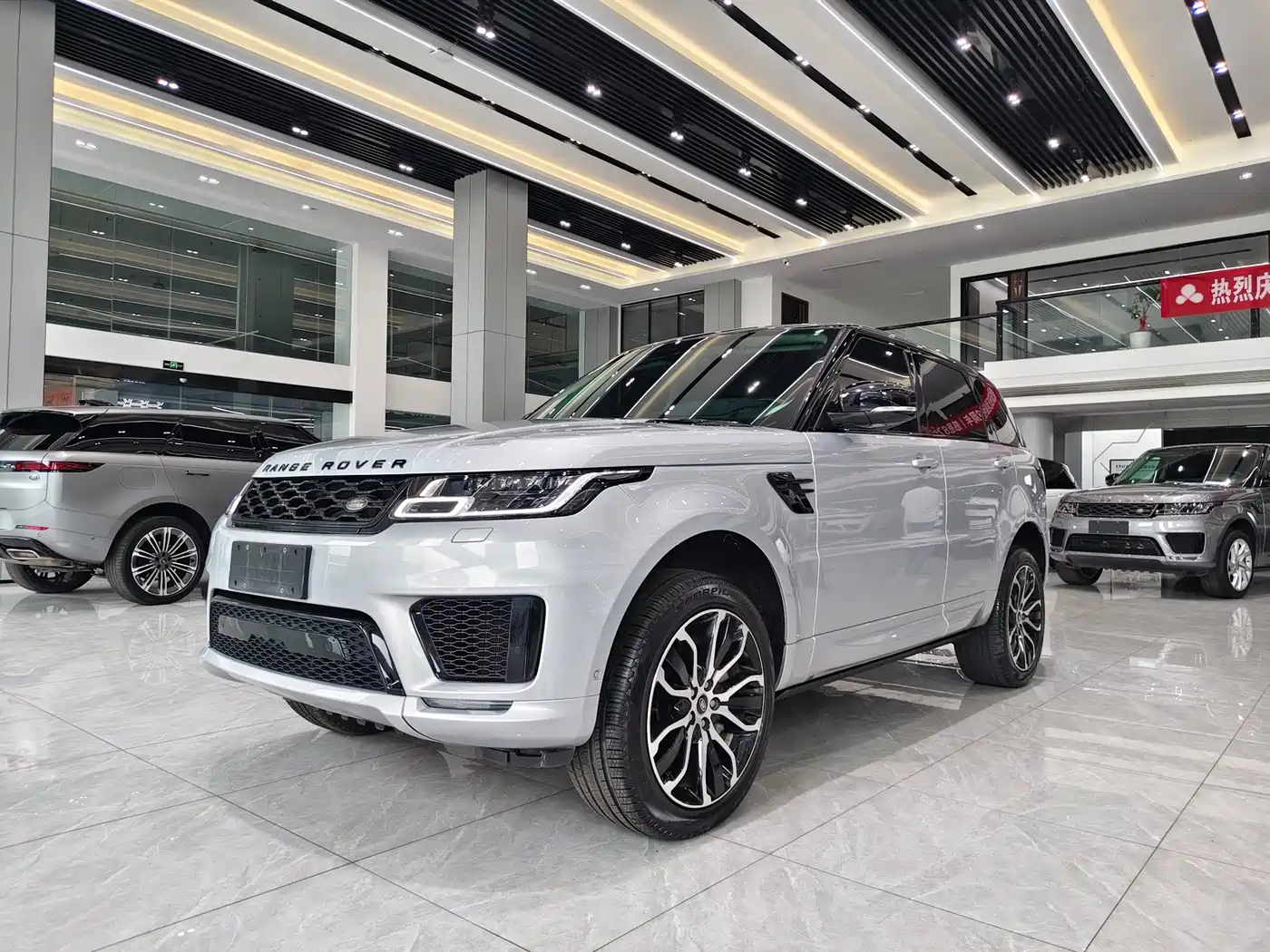 Land Rover Range Rover Sport 2022 3.0 L6 Gloss Black Edition