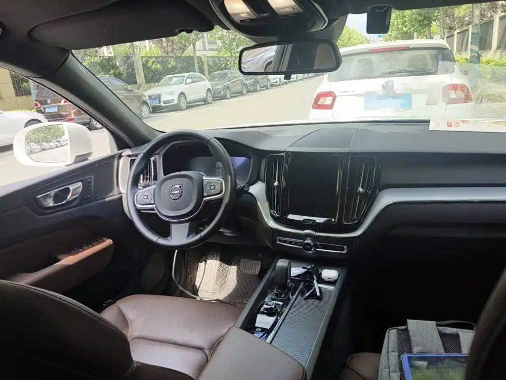 Volvo XC60 2025 2025 B5 AWD Smart Luxury Edition