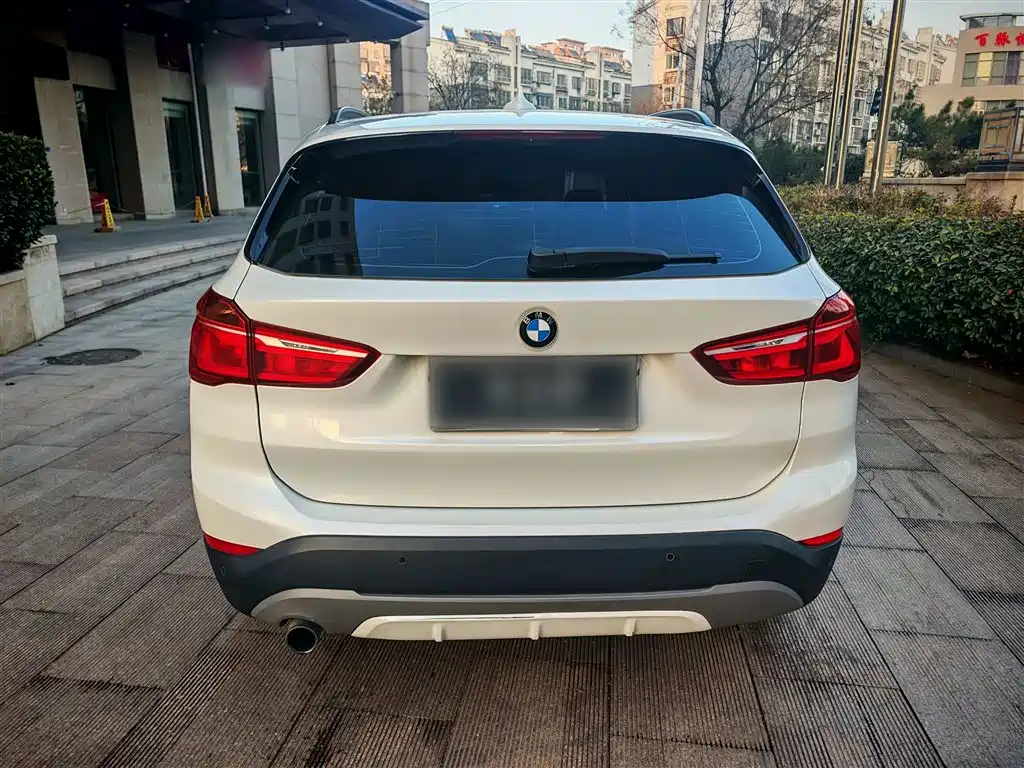 BMW X1 2018 sDrive18Li Premium Model фото 13