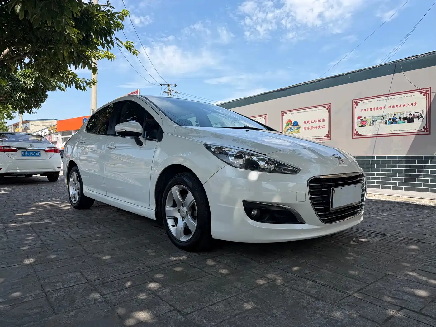 Peugeot 308 2014 2014 Model Joy Edition Classic 1.6L Manual Superior Style