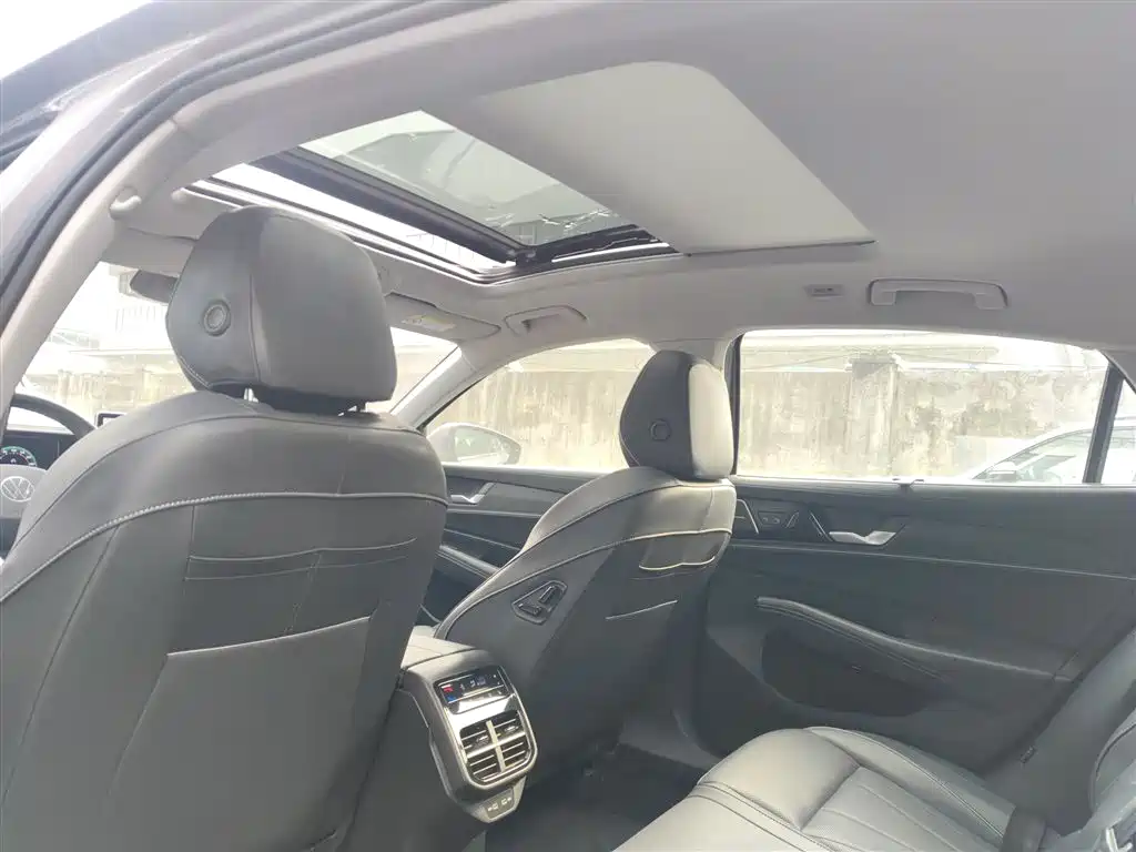 Volkswagen Passat 2025 Pro 380TSI Dragon Prestige Edition фото 18
