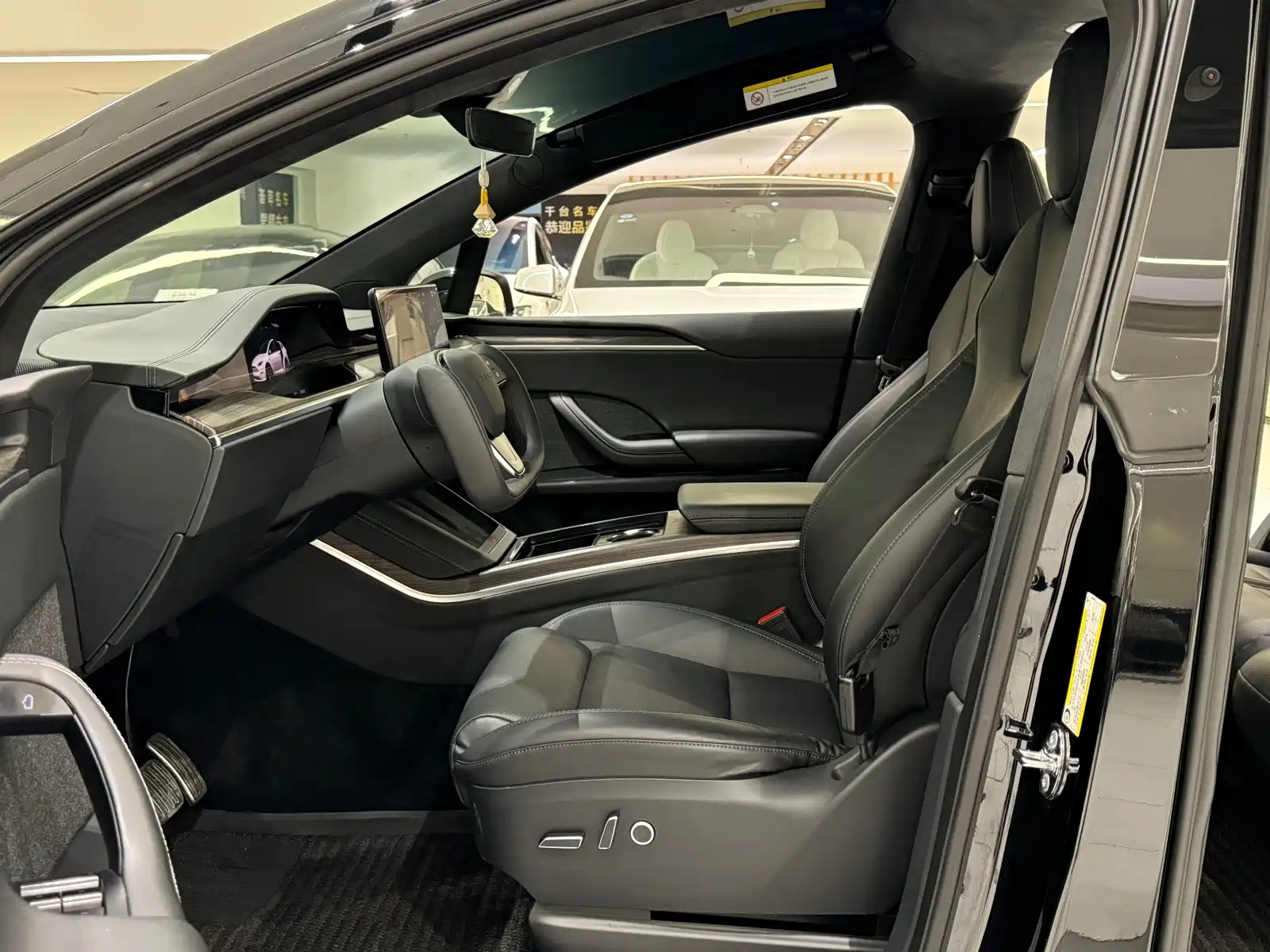Фото 21 - Tesla Model X