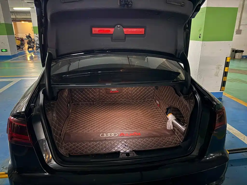 Фото 4 - Audi A6L