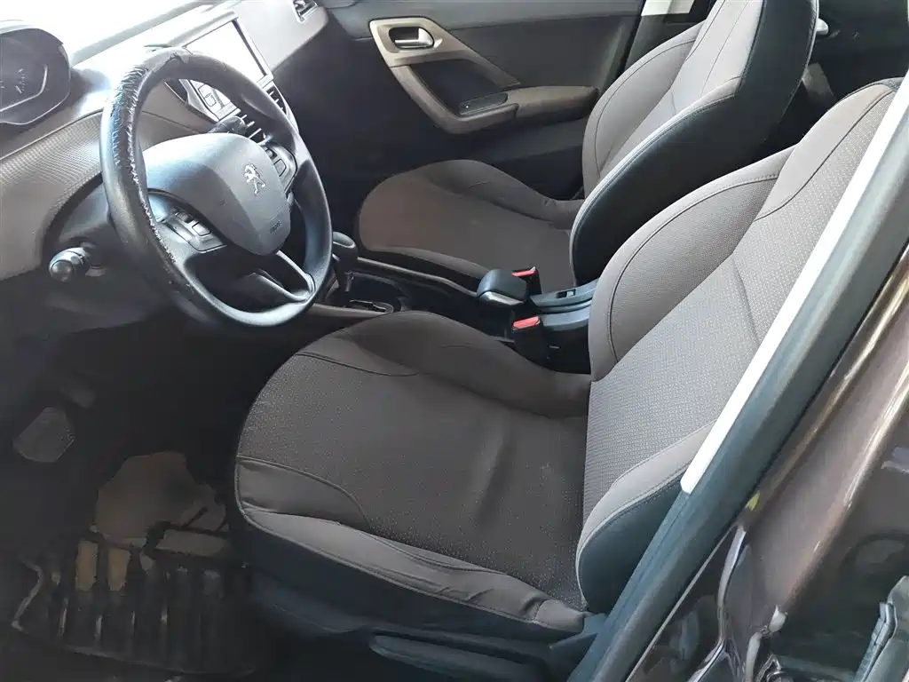 Peugeot 2008 2014 1.6L Automatic Fashion Edition фото 8