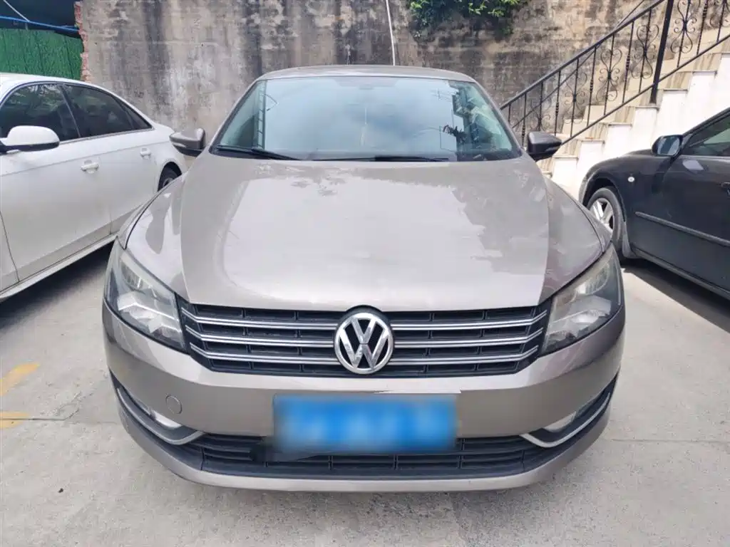 Volkswagen Passat 2014 1.8TSI DSG Luxury Edition фото 3