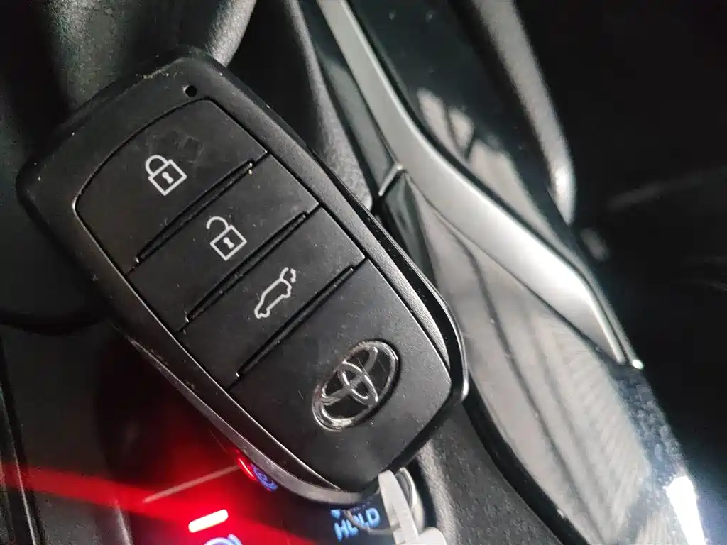 Toyota Frontlander 2022 2.0L CVT Luxury PLUS Edition фото 16
