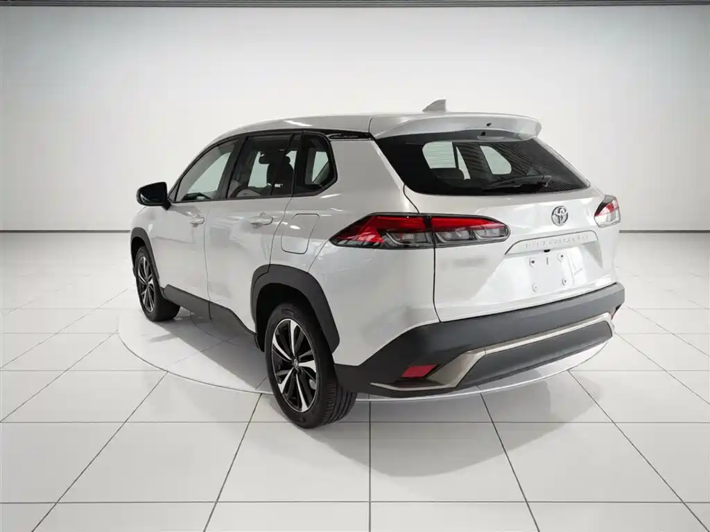 Toyota Frontlander 2022 2.0L CVT Luxury PLUS Edition фото 22