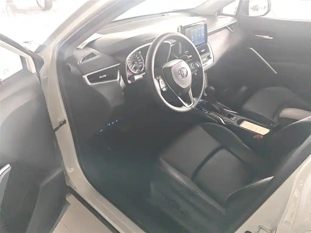 Toyota Frontlander 2022 2.0L CVT Luxury PLUS Edition фото 11