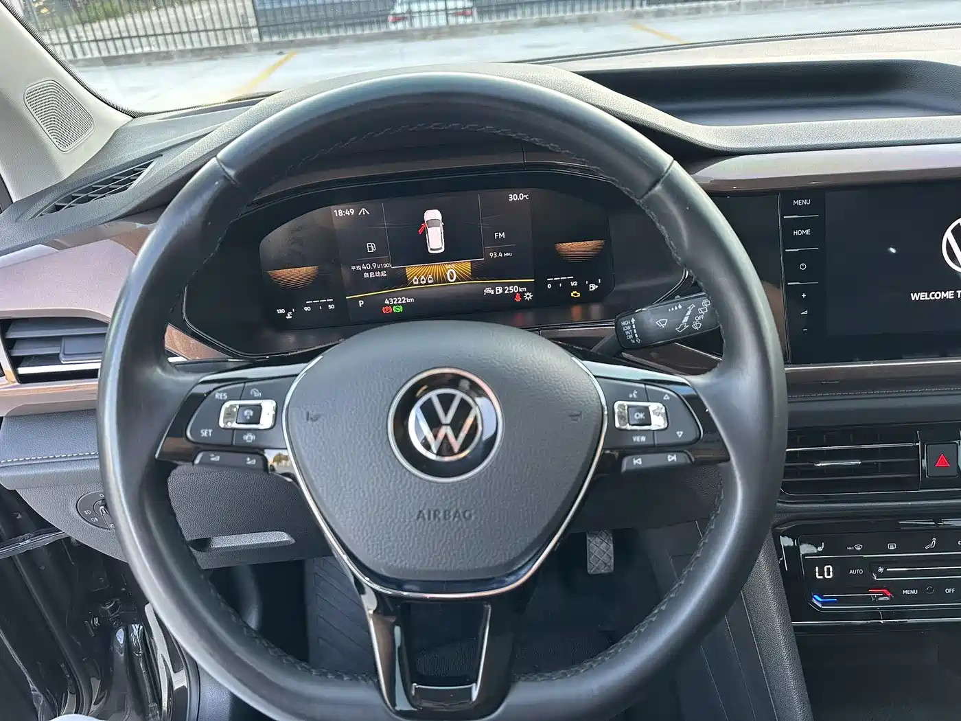 Volkswagen Tharu 2022 280TSI FWD Luxury Edition фото 9