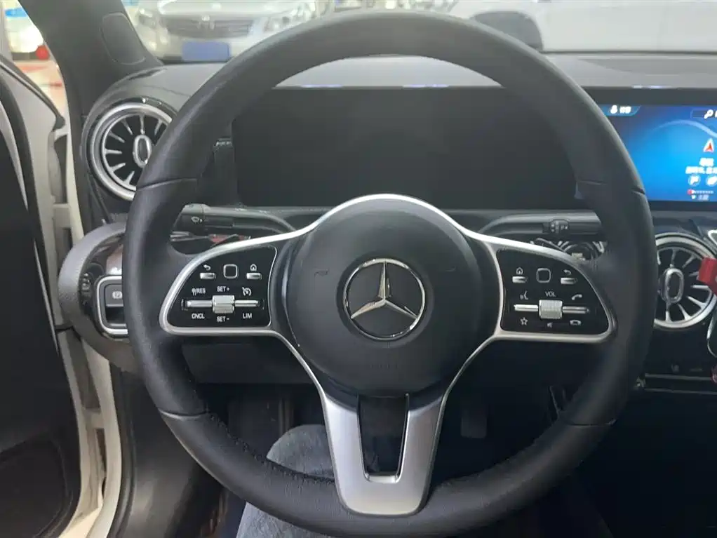 Mercedes-Benz A-Class 2022 Facelift A 200 L Sport Sedan Dynamic фото 6