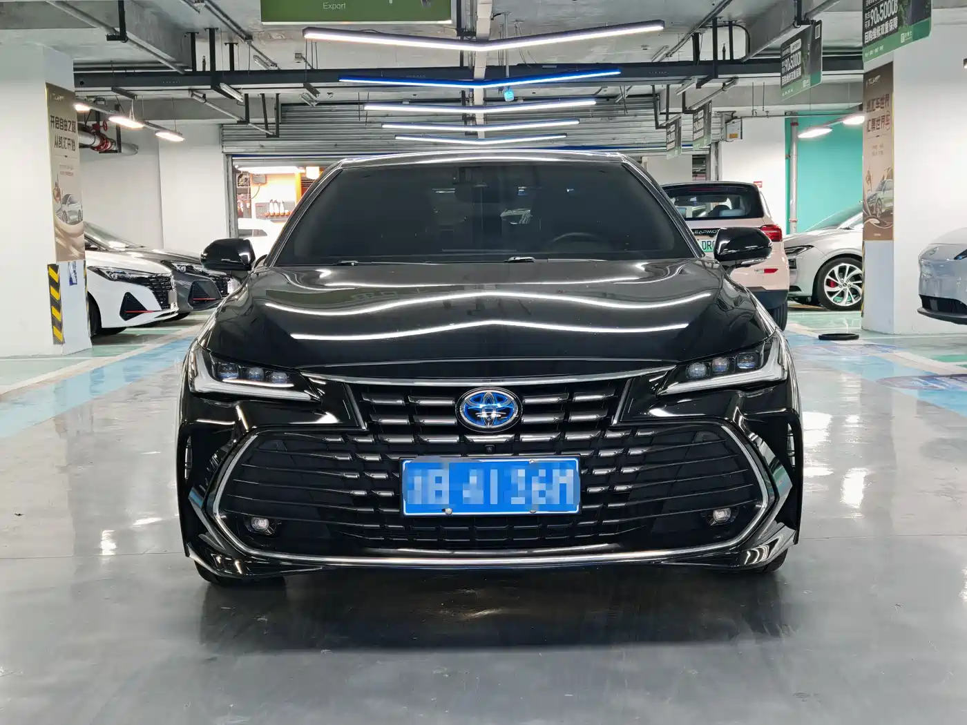 Toyota Avalon 2023 Hybrid 2.5L Luxury Edition фото 2