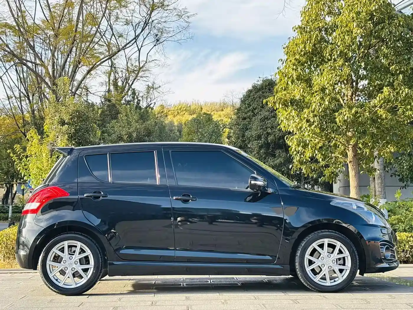 Suzuki Swift Sport 2015 2014 1.6L CVT 2WD Luxury Edition