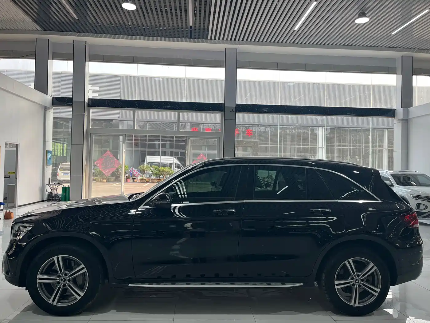Mercedes-Benz GLC 2022 Model GLC 260 L 4MATIC Dynamic Edition фото 3