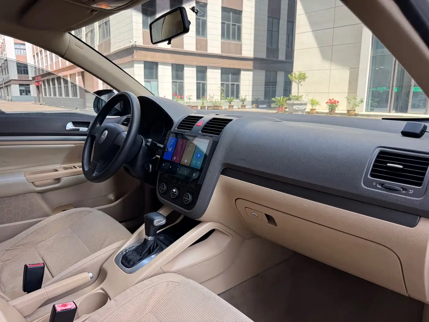 Volkswagen Sagitar 2009 2.0L Automatic Leather Edition фото 14