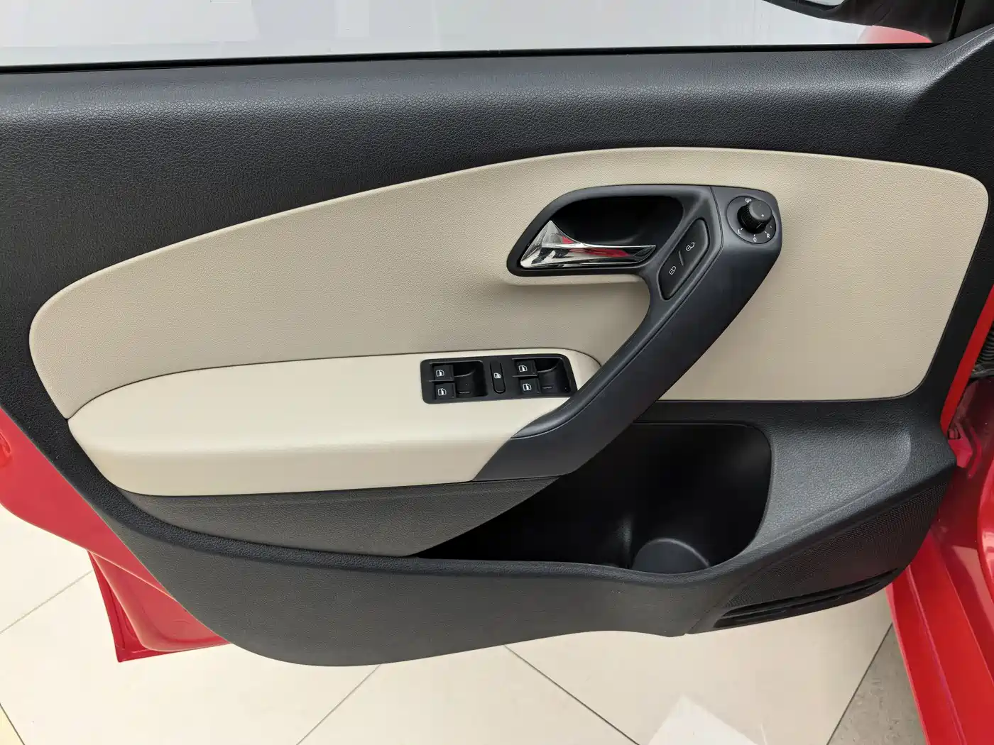 Volkswagen Polo 2013 1.6L Automatic Comfort Edition фото 17
