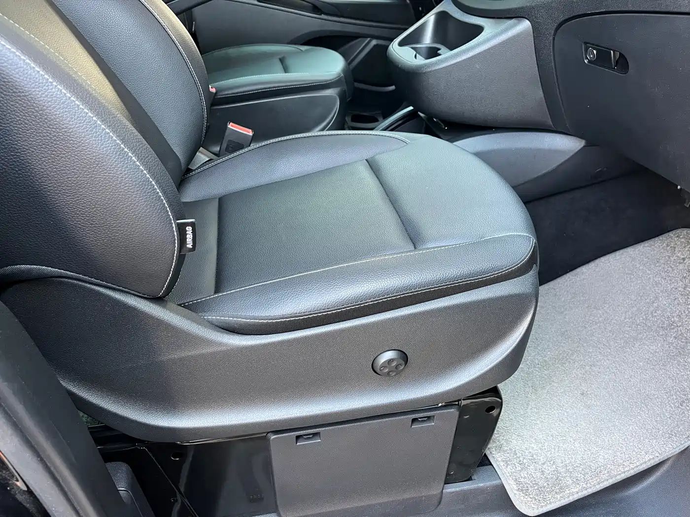 Mercedes-Benz Vito 2024 2.0T Business 7-Seater фото 23