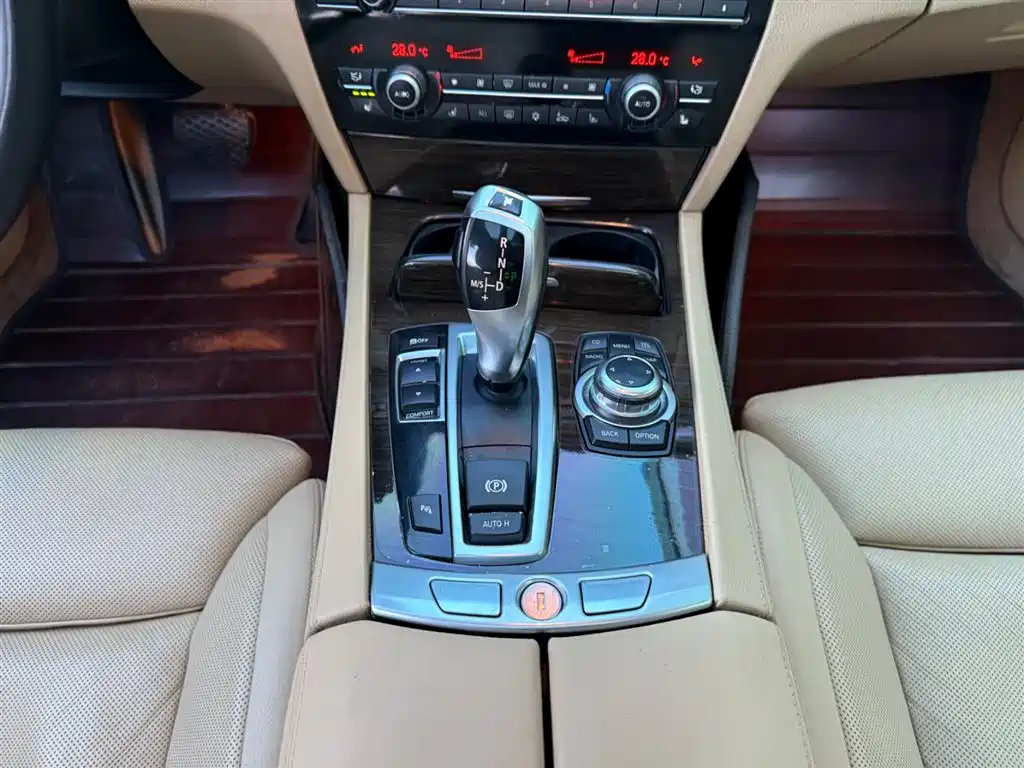 BMW 7 Series 2009 740Li Luxury фото 7