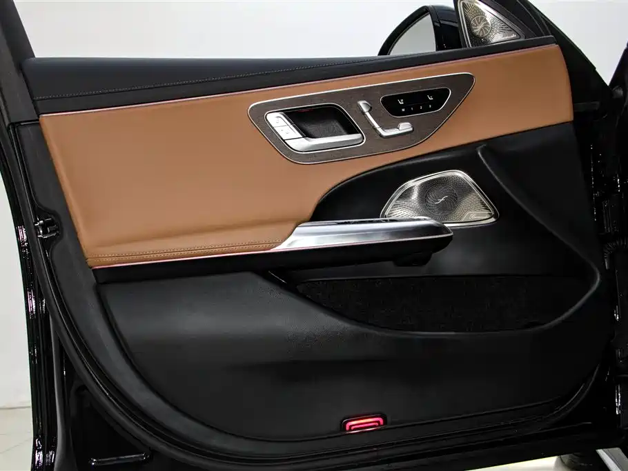 Mercedes-Benz E-Class 2024 E 300 L Fashion фото 16