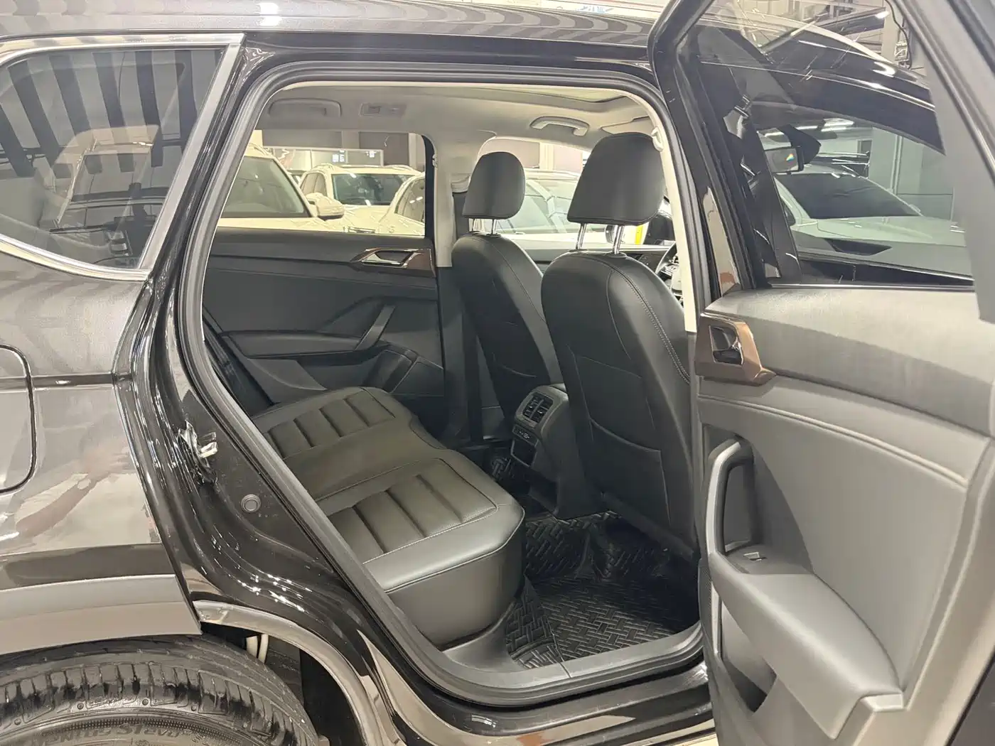 Volkswagen Tharu 2022 280TSI FWD Luxury Edition фото 12