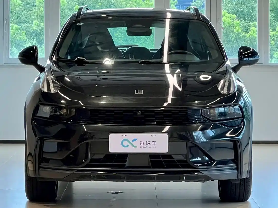 Photo 2 - Lynk & Co 01