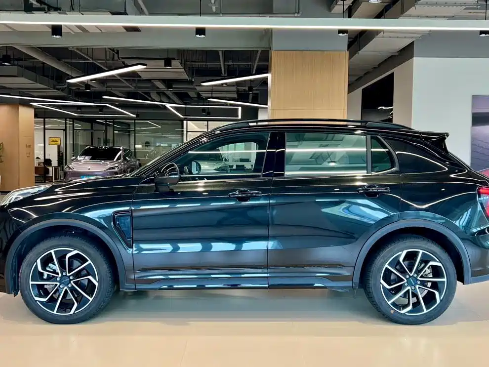 Photo 3 - Lynk & Co 01