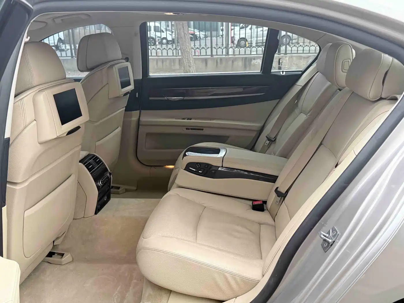 BMW 7 Series 2011 730Li Elegance фото 14