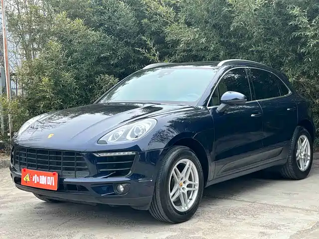 PORSCHE MACAN