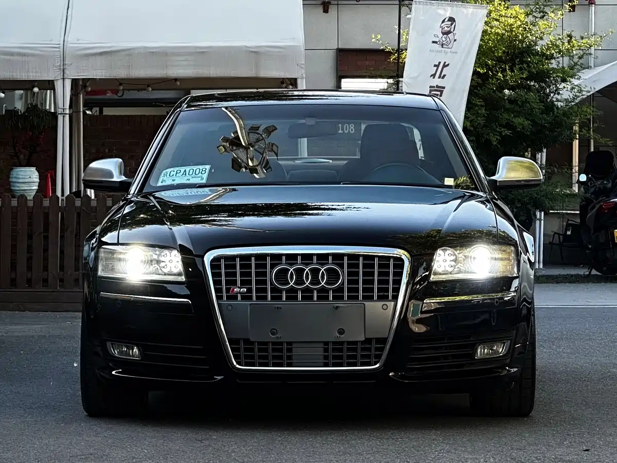 Audi S8 2008 Model S8 5.2FSI quattro фото 2