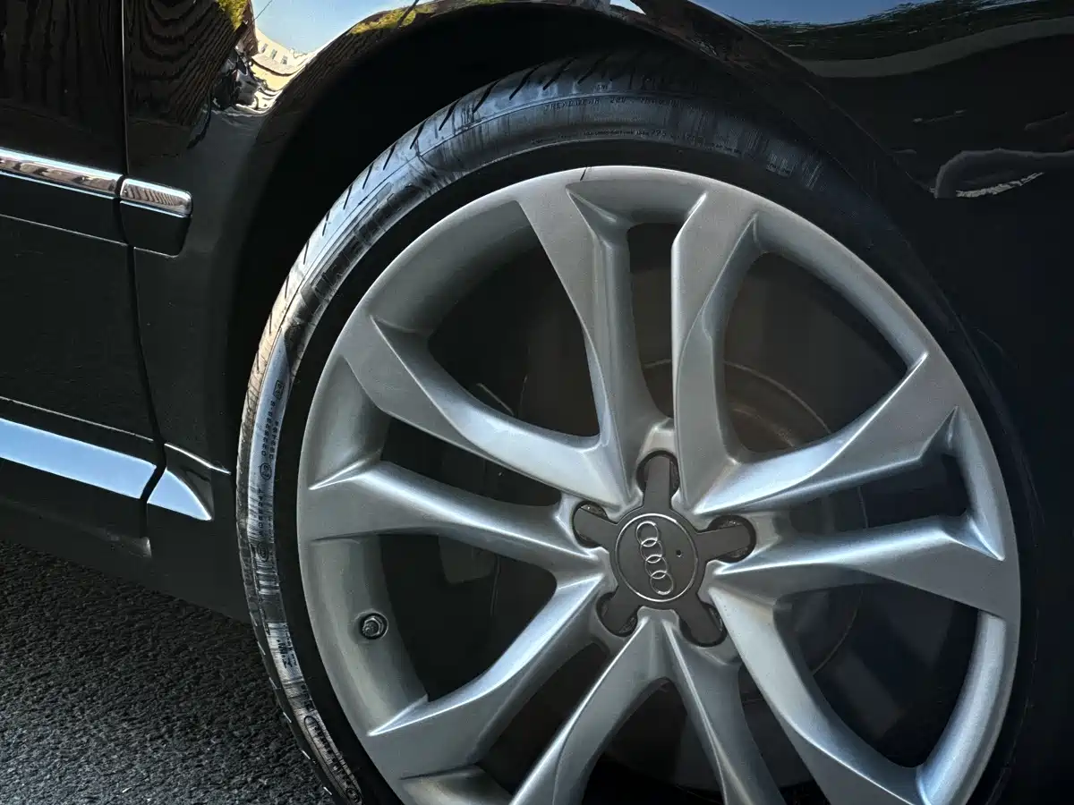 Audi S8 2008 Model S8 5.2FSI quattro фото 9