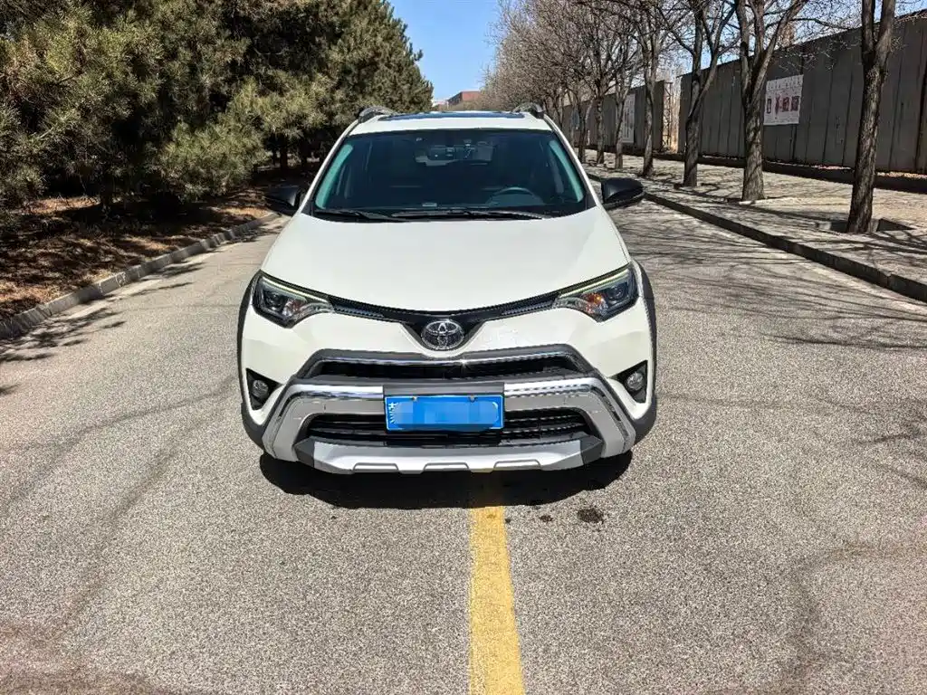 Toyota RAV4 Rongfang 2019 2.0L CVT 2WD Trend X Limited Edition China V фото 2