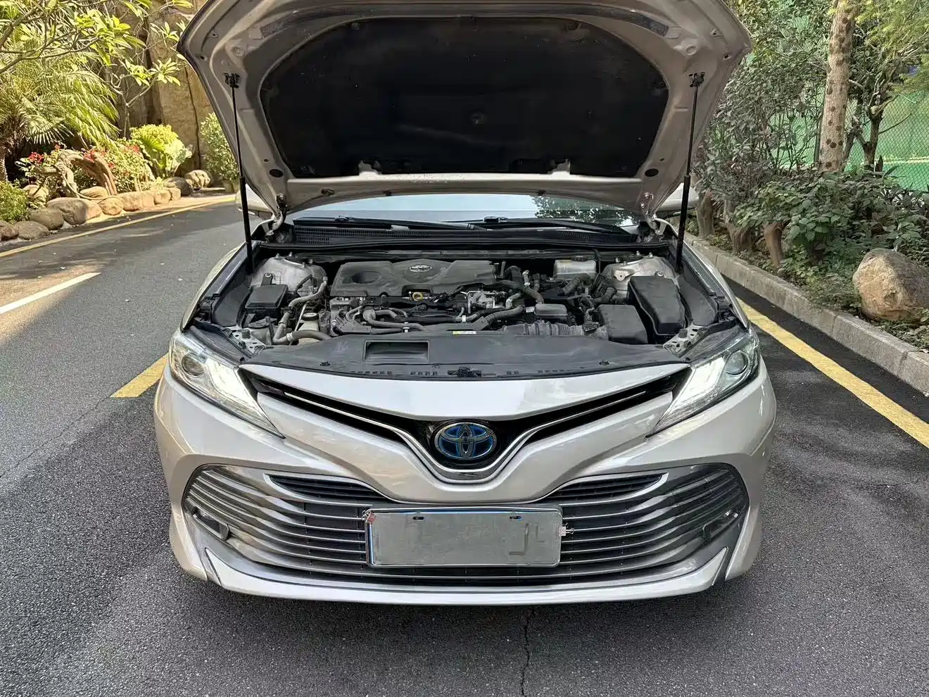 Toyota Camry 2018 Hybrid 2.5HG Luxury Edition фото 19