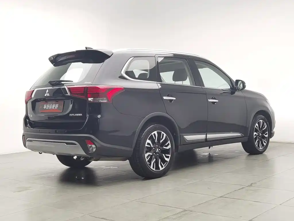 Фото 2 - Mitsubishi Outlander