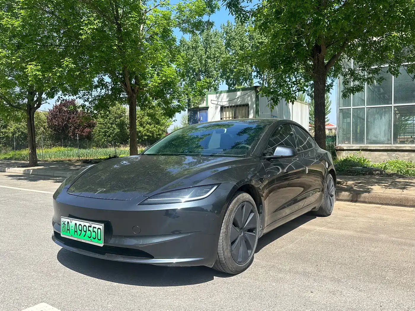 TESLA MODEL 3