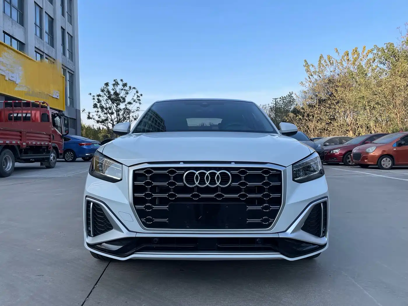 Фото 2 - Audi Q2L