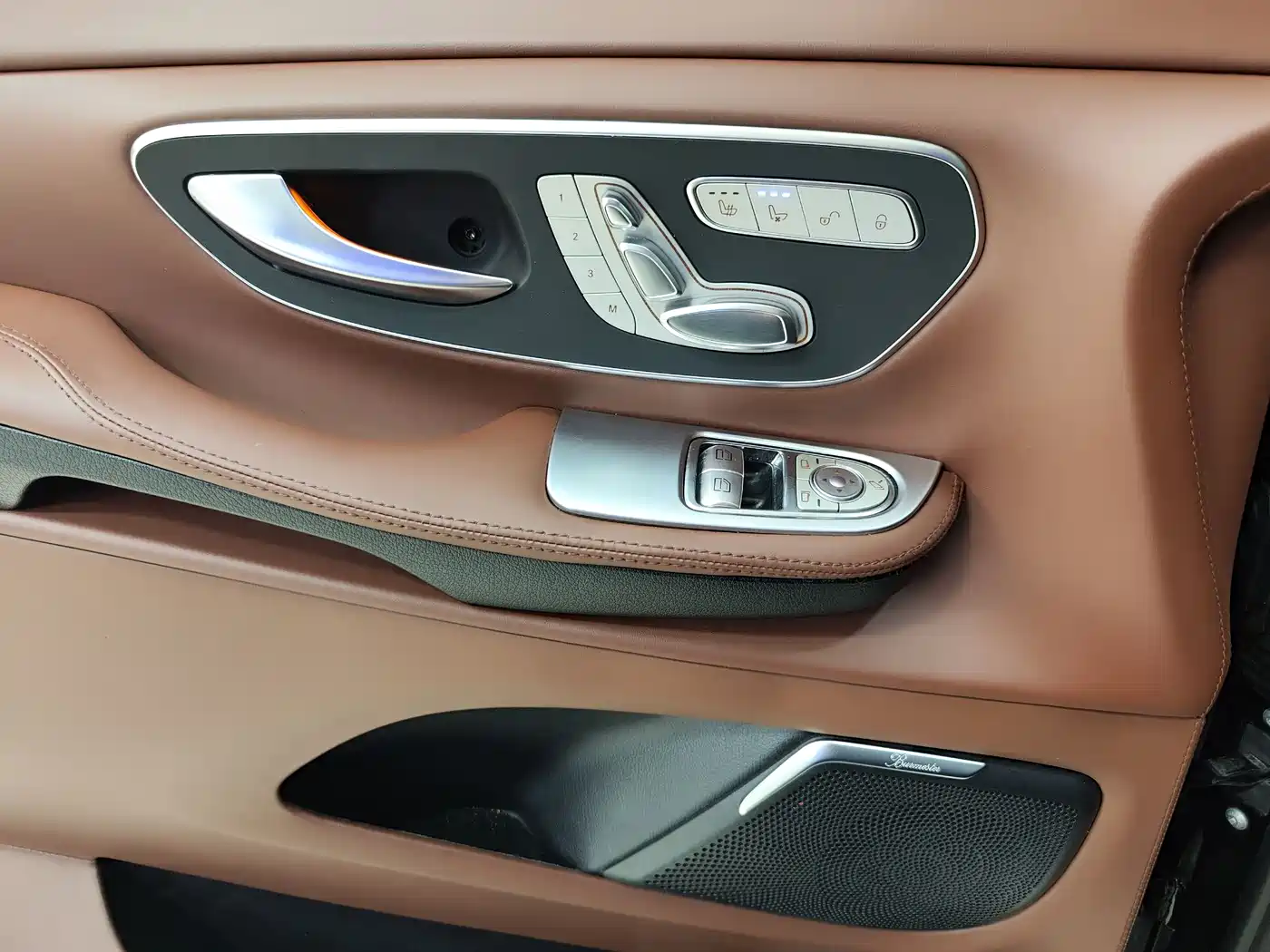 Mercedes-Benz V-Class 2018 V 260 L Premium Long Wheelbase Edition China VI фото 23