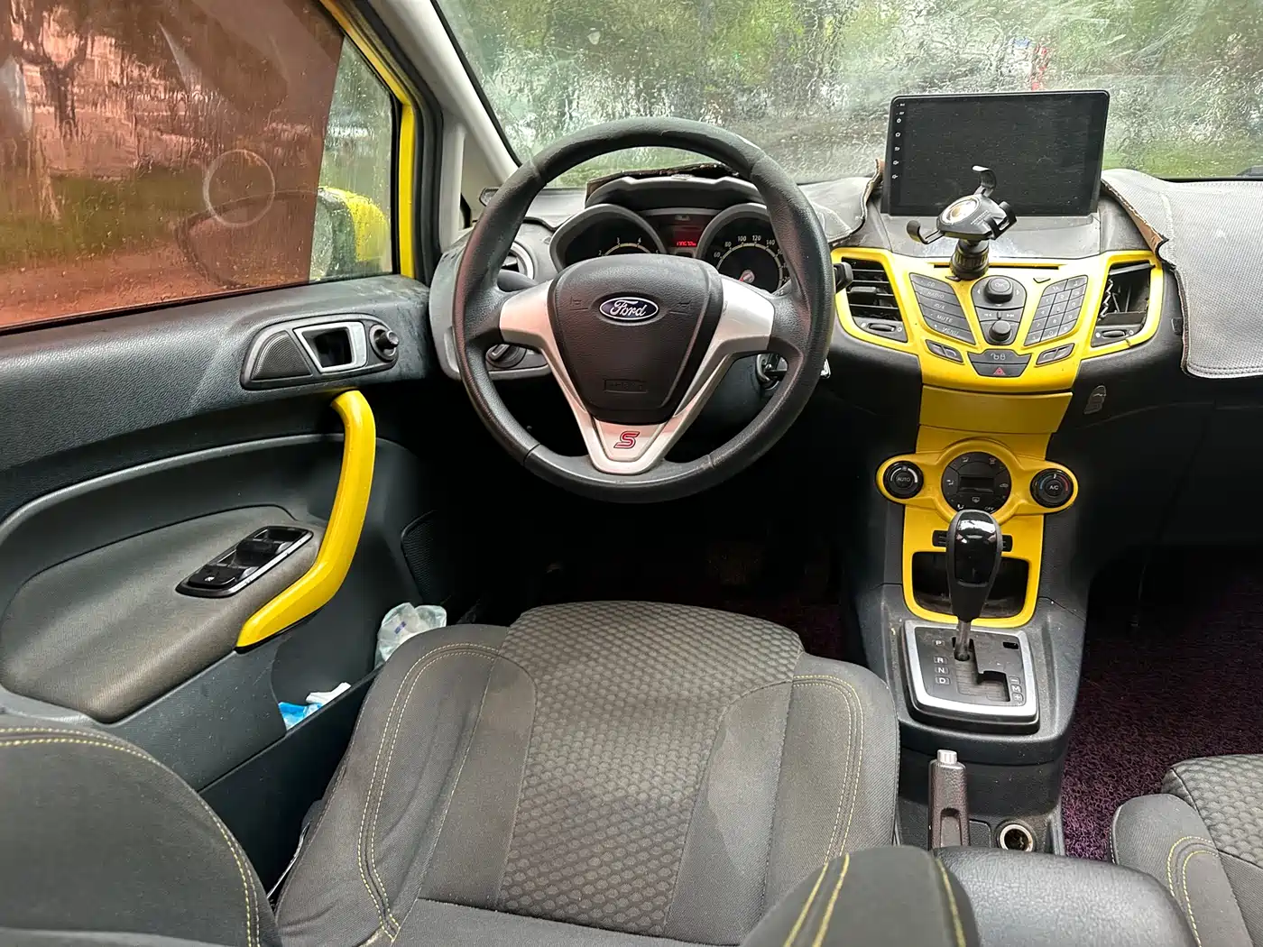 Фото 12 - Ford Fiesta
