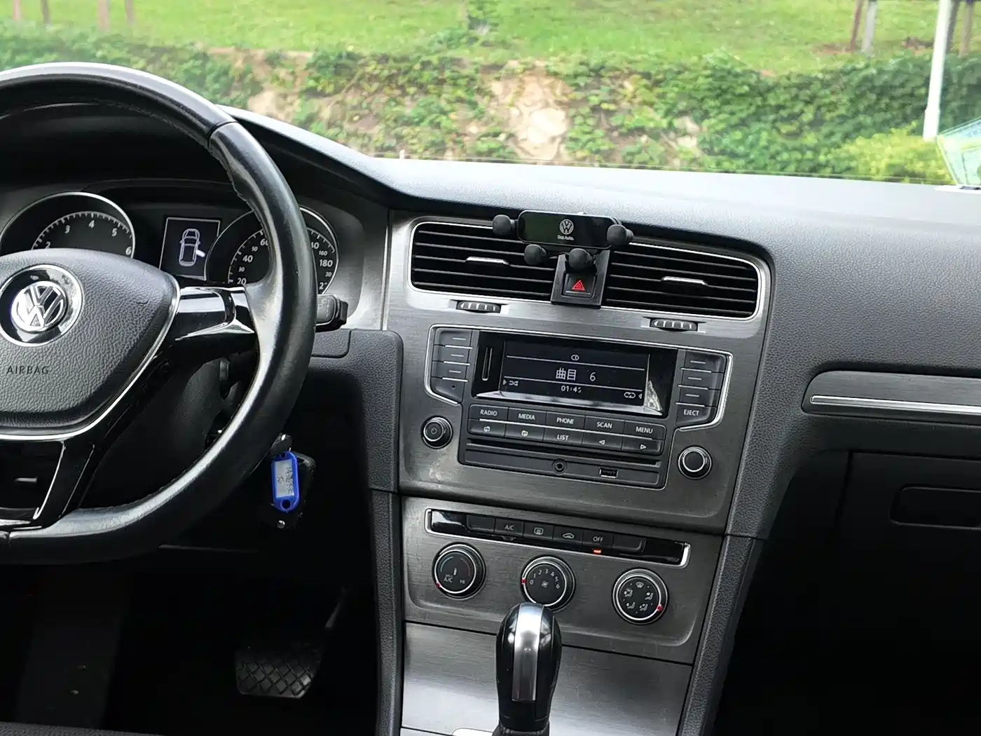 Volkswagen Golf 2014 1.6L Automatic Fashion Edition фото 17