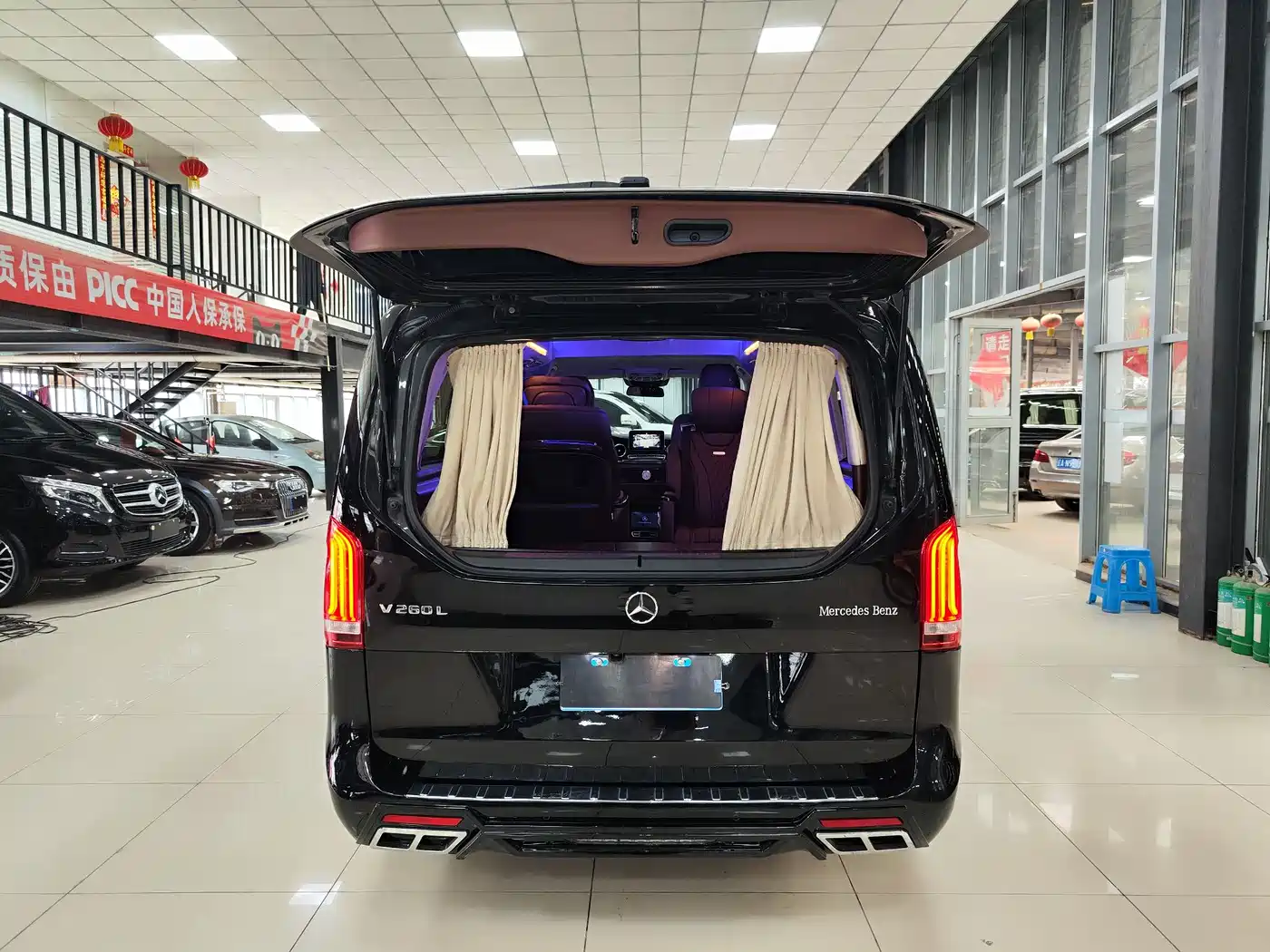Mercedes-Benz V-Class 2018 V 260 L Premium Long Wheelbase Edition China VI фото 32